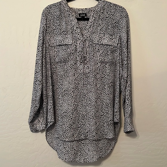 A.N.A. Size large Tunic black/white animal print  top. Long sleeve. Euc - Picture 1 of 6